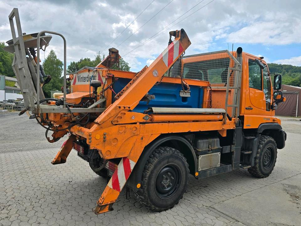 Unimog 405/10 U300 Bluetec 5 Mercedes-Benz U 300 UGE UGN mit Jotha Absetzkipper combi con 4518 Absetzer - جرافة ثلج: صور 4 Unimog 405/10 U300 Bluetec 5 Mercedes-Benz U 300 UGE UGN mit Jotha Absetzkipper combi con 4518 Absetzer - جرافة ثلج: صور 4