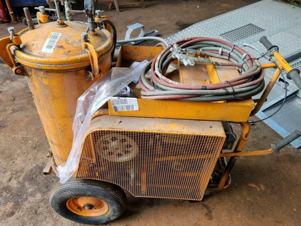 Zindel City Markierungsmaschine Strassenmarkierumg - آلة أسفلت: صور 1 Zindel City Markierungsmaschine Strassenmarkierumg - آلة أسفلت: صور 1