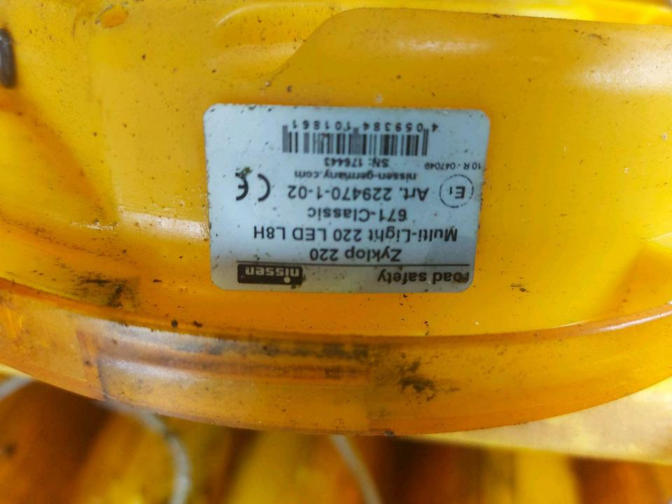 Nissen LED Vorwarner Leuchte Zyklop 220 Absperrtafel Vorwarntafel - أضواء: صور 3 Nissen LED Vorwarner Leuchte Zyklop 220 Absperrtafel Vorwarntafel - أضواء: صور 3