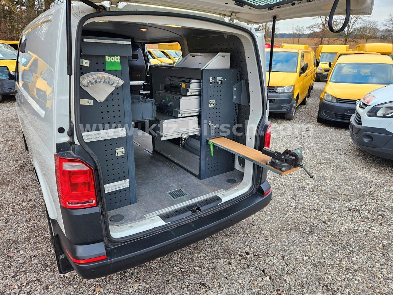Volkswagen T6 Auto/ DSG Bott Sortimo Stdhzg Behindertenger. - ميكروباص: صور 2 Volkswagen T6 Auto/ DSG Bott Sortimo Stdhzg Behindertenger. - ميكروباص: صور 2