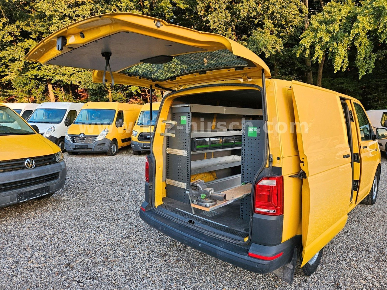 Volkswagen T6 Transporter 4x4 Allrad Sortimo Navi Stdhzg AC - فان المدمجة: صور 2 Volkswagen T6 Transporter 4x4 Allrad Sortimo Navi Stdhzg AC - فان المدمجة: صور 2
