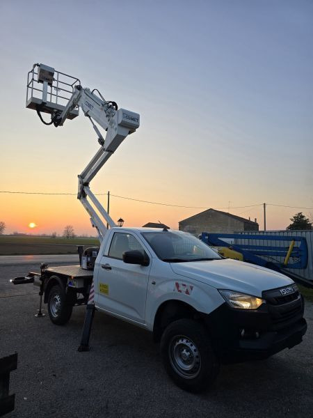 Isuzu D-Max 4x4 podnośnik koszowy 16 m Comet New Eurosky bucket truck boom lift - مصاعد الازدهار محمولة على شاحنة: صور 5 Isuzu D-Max 4x4 podnośnik koszowy 16 m Comet New Eurosky bucket truck boom lift - مصاعد الازدهار محمولة على شاحنة: صور 5