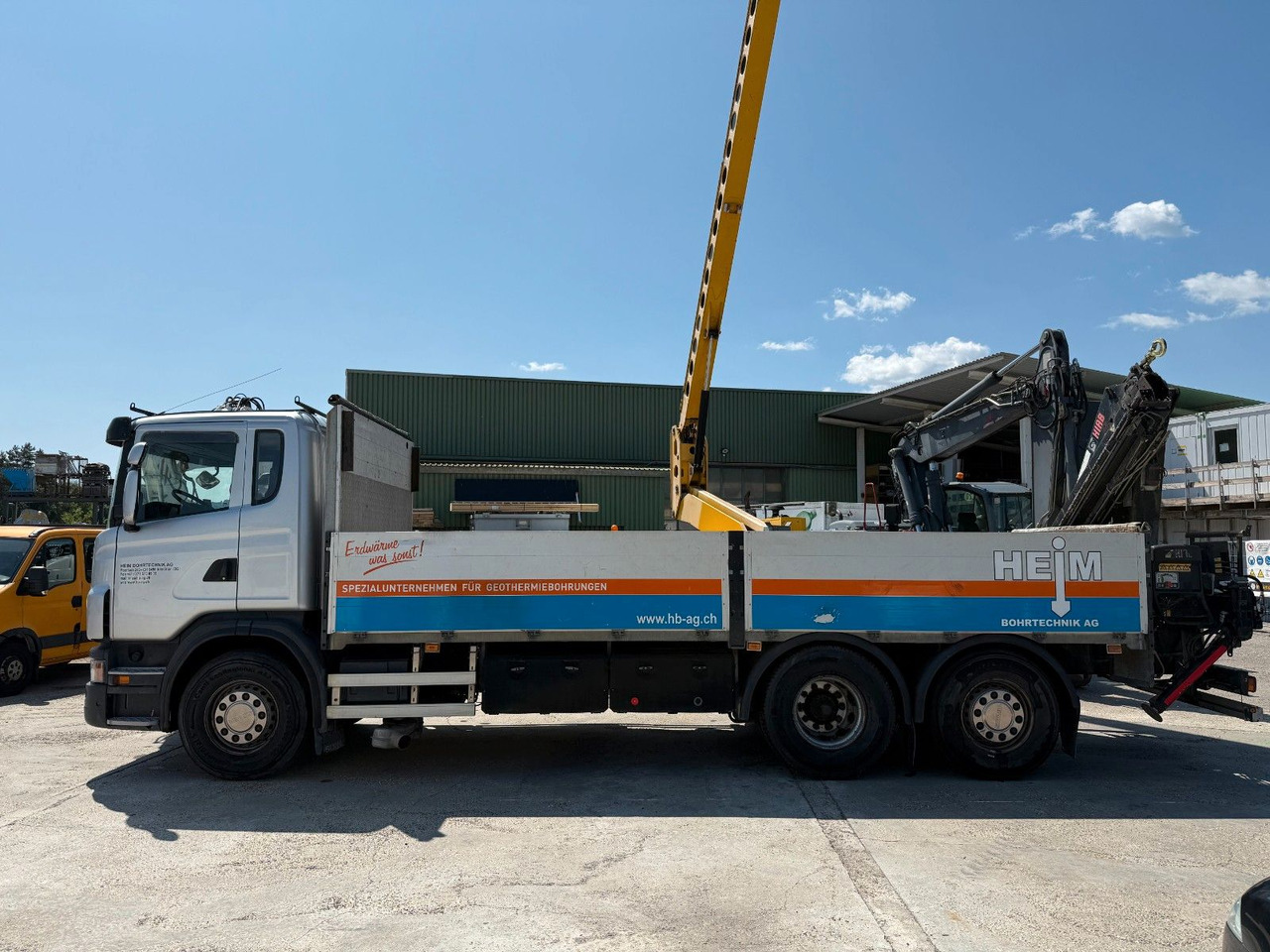 Scania G440 Brücke mit Ladekran - شاحنات مسطحة, شاحنة كرين: صور 1 Scania G440 Brücke mit Ladekran - شاحنات مسطحة, شاحنة كرين: صور 1