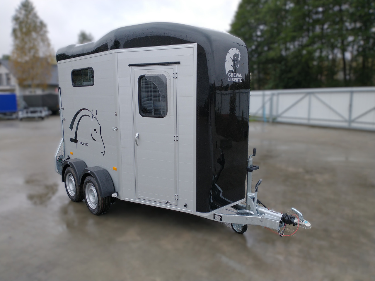 Cheval Liberté Touring Country + Siodlarnia, Debon - عربة نقل خيل: صور 1 Cheval Liberté Touring Country + Siodlarnia, Debon - عربة نقل خيل: صور 1