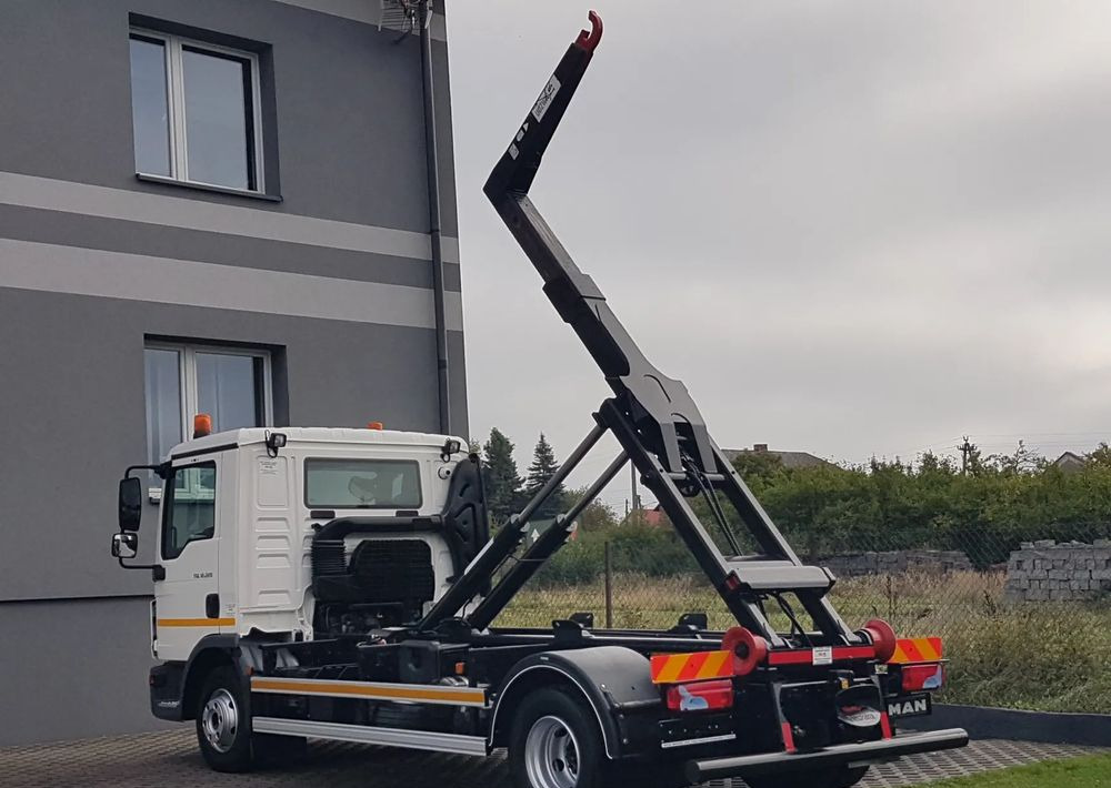 MAN TGL 12.220 HAKOWIEC 4x2 KLIMA - شاحنة ذات الخطاف: صور 3 MAN TGL 12.220 HAKOWIEC 4x2 KLIMA - شاحنة ذات الخطاف: صور 3