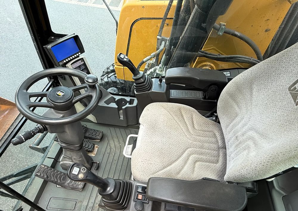 حفارة على عجلات Caterpillar CAT 318 F * Powertilt * Sprowadzony* 9700 MTG * Caterpillar * Stan Perfekcyjny: صور 14
