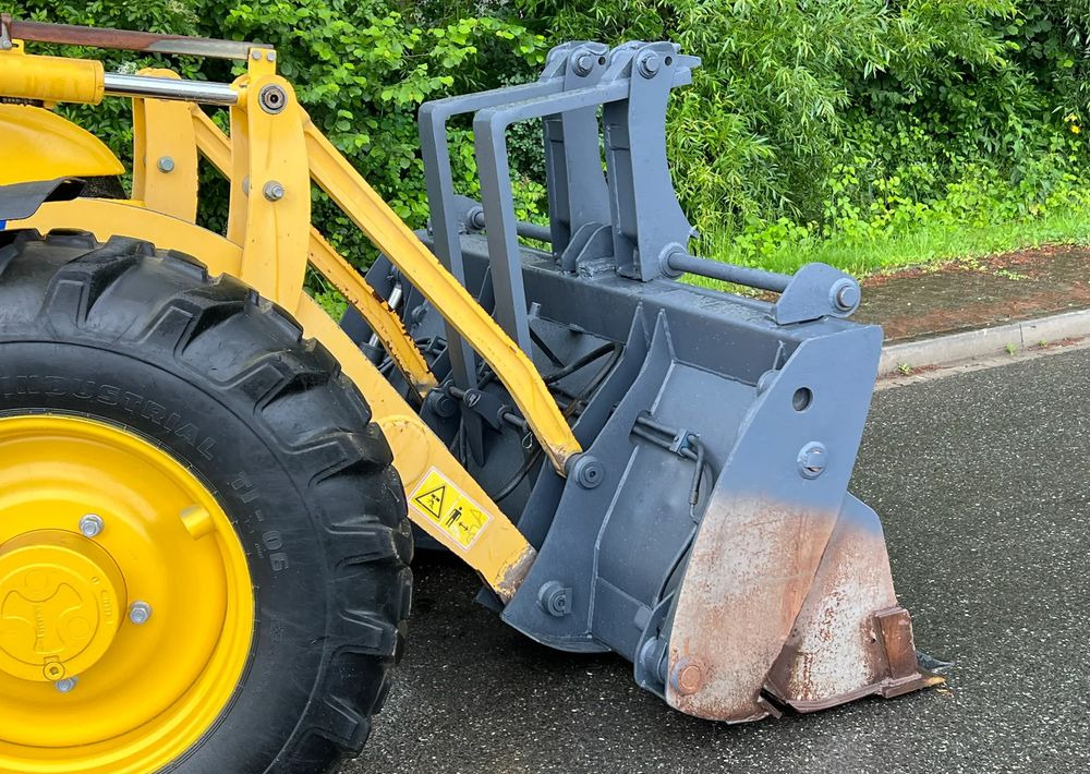 حفار متعدد الاستخدام Komatsu * Koparko Ładowarka * Komatsu WB 97 S Utility *: صور 8
