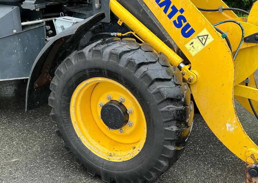 Komatsu Ładowarka KOMATSU WA 90 STAN IDEALNY - اللودر بعجل: صور 5 Komatsu Ładowarka KOMATSU WA 90 STAN IDEALNY - اللودر بعجل: صور 5