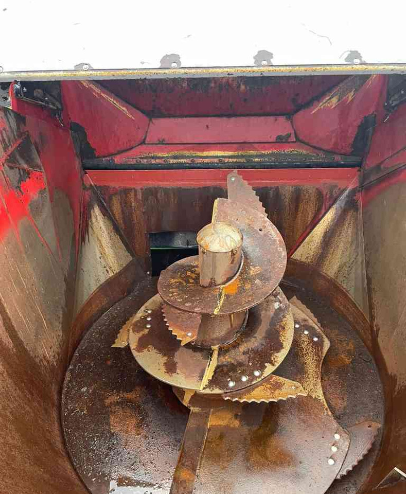 BVL V-Mix 12 LS Voermengwagen Voermachines - آلة خلط وتوزيع الأعلاف: صور 4 BVL V-Mix 12 LS Voermengwagen Voermachines - آلة خلط وتوزيع الأعلاف: صور 4