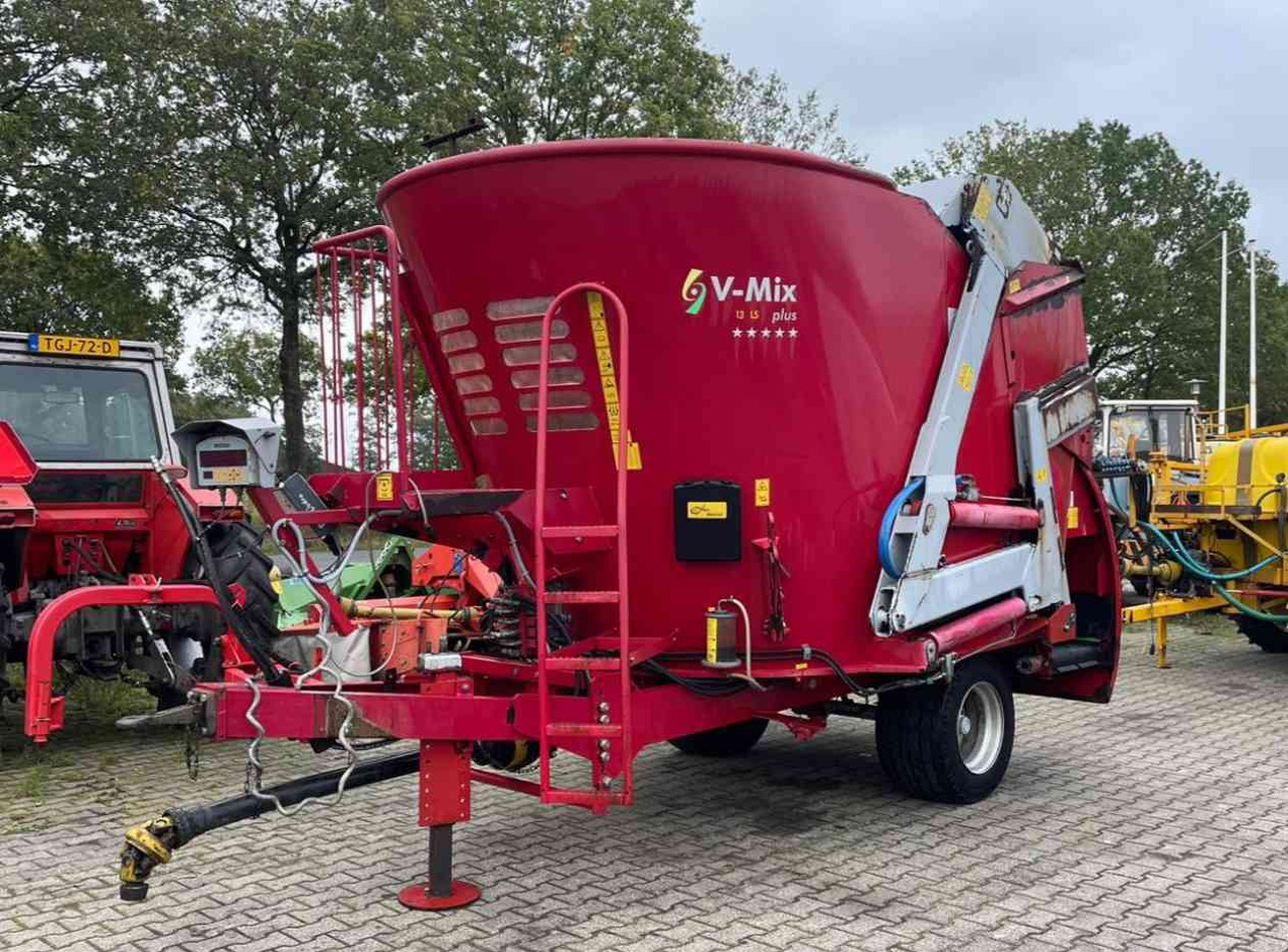 BVL V-Mix 12 LS Voermengwagen Voermachines - آلة خلط وتوزيع الأعلاف: صور 1 BVL V-Mix 12 LS Voermengwagen Voermachines - آلة خلط وتوزيع الأعلاف: صور 1