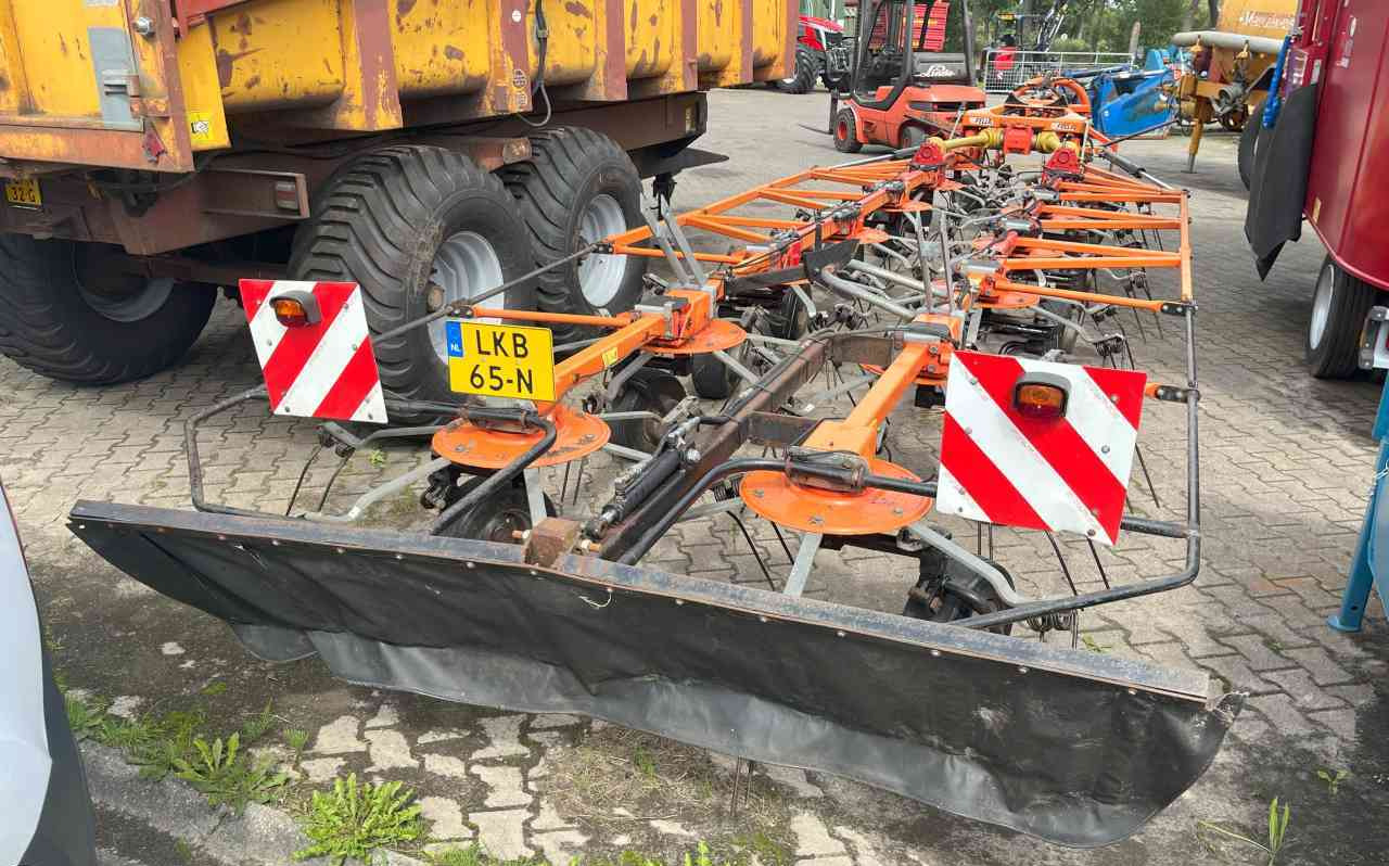 Fella TH 1800 Hydro getrokken schudder, weidebouwmachines - لمّامَة القش: صور 3 Fella TH 1800 Hydro getrokken schudder, weidebouwmachines - لمّامَة القش: صور 3