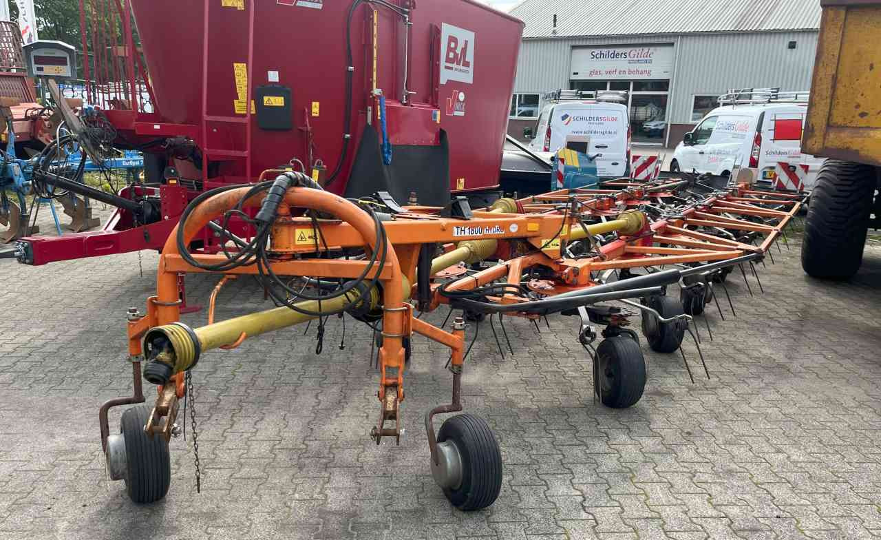 Fella TH 1800 Hydro getrokken schudder, weidebouwmachines - لمّامَة القش: صور 1 Fella TH 1800 Hydro getrokken schudder, weidebouwmachines - لمّامَة القش: صور 1