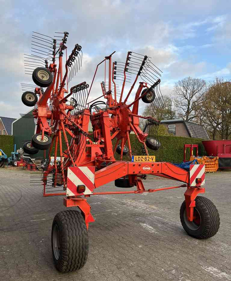 Kuhn GA 8521 zwadhark zwiller rugger rake weidebouwmachines - لمّامَة القش: صور 5 Kuhn GA 8521 zwadhark zwiller rugger rake weidebouwmachines - لمّامَة القش: صور 5