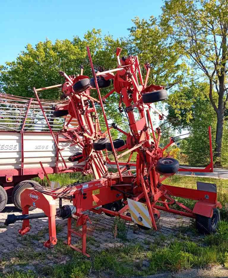 Kuhn GF10601TO schudder, weidebouwmachines - لمّامَة القش: صور 1 Kuhn GF10601TO schudder, weidebouwmachines - لمّامَة القش: صور 1