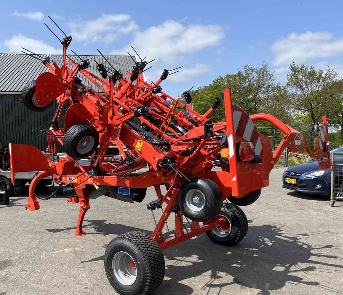 Kuhn GF8703T Schudder Tedder Kreiselheuer weidebouwmachines - لمّامَة القش: صور 3 Kuhn GF8703T Schudder Tedder Kreiselheuer weidebouwmachines - لمّامَة القش: صور 3