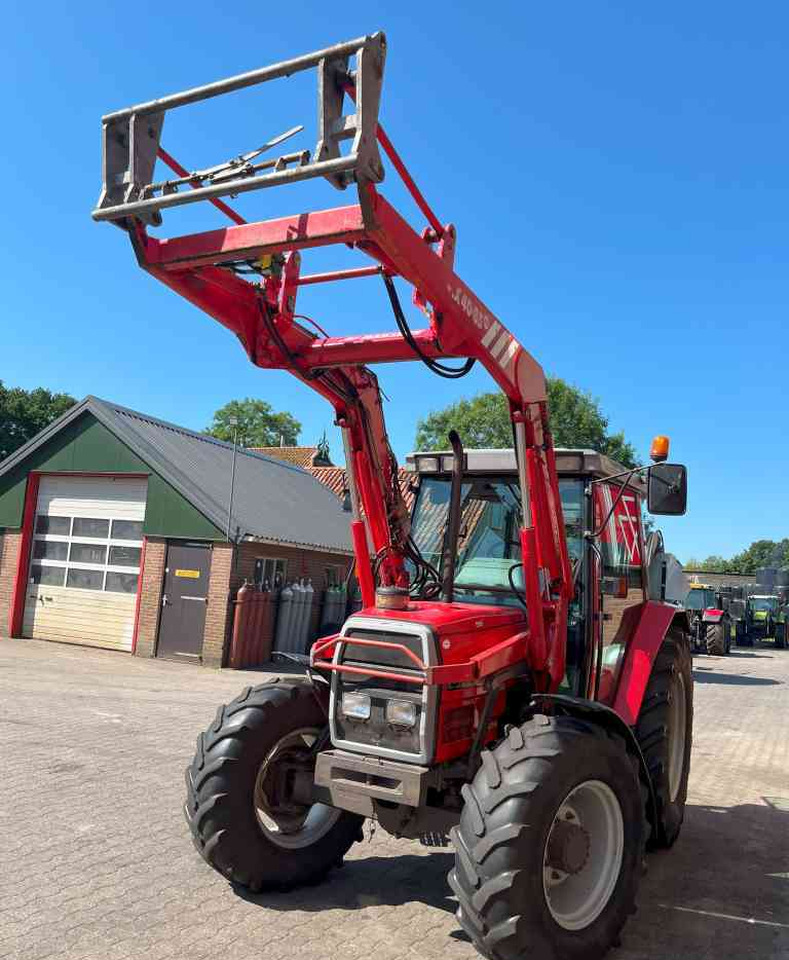 Massey Ferguson 6140 Dynashift met Mailleux voorlader tractoren - جرار: صور 4 Massey Ferguson 6140 Dynashift met Mailleux voorlader tractoren - جرار: صور 4