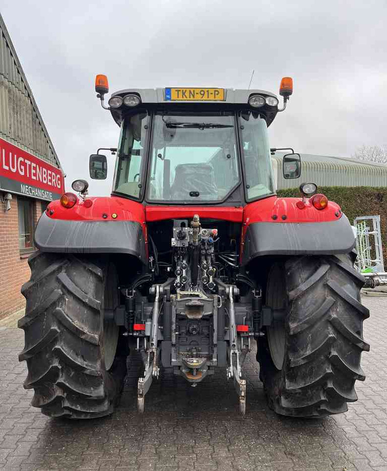 Massey Ferguson 7715 Dyna-6 Essential Tractoren - جرار: صور 5 Massey Ferguson 7715 Dyna-6 Essential Tractoren - جرار: صور 5