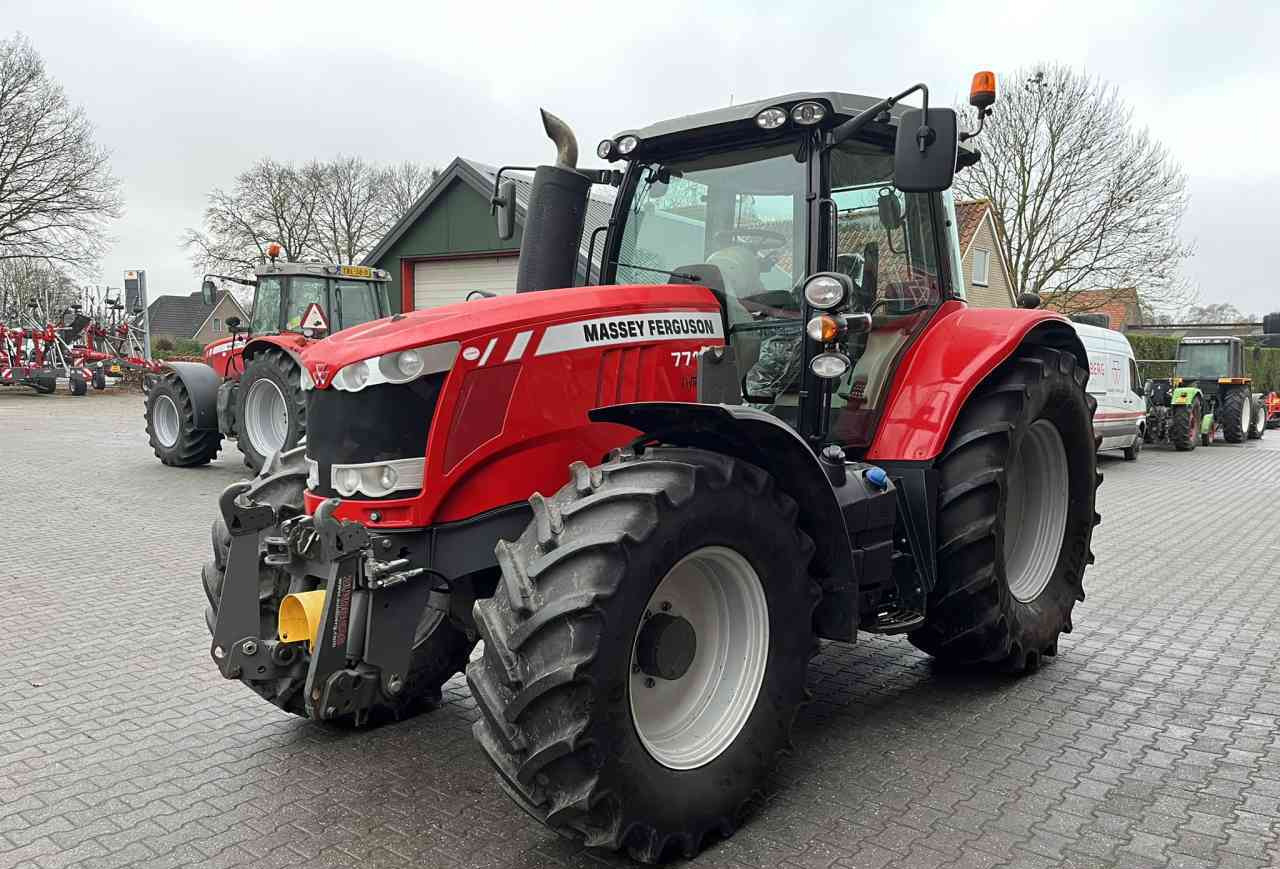 Massey Ferguson 7715 Dyna-6 Essential Tractoren - جرار: صور 3 Massey Ferguson 7715 Dyna-6 Essential Tractoren - جرار: صور 3