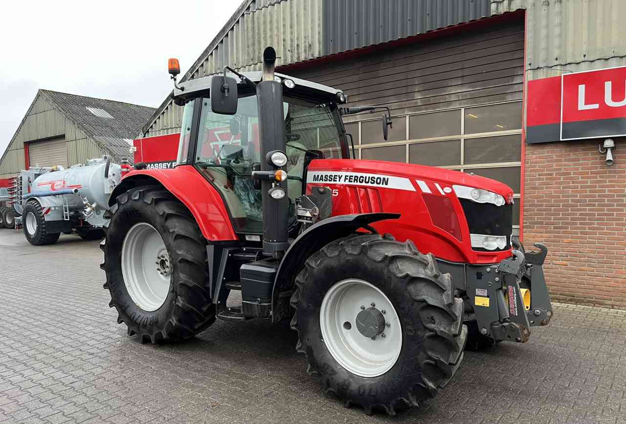 Massey Ferguson 7715 Dyna-6 Essential Tractoren - جرار: صور 2 Massey Ferguson 7715 Dyna-6 Essential Tractoren - جرار: صور 2