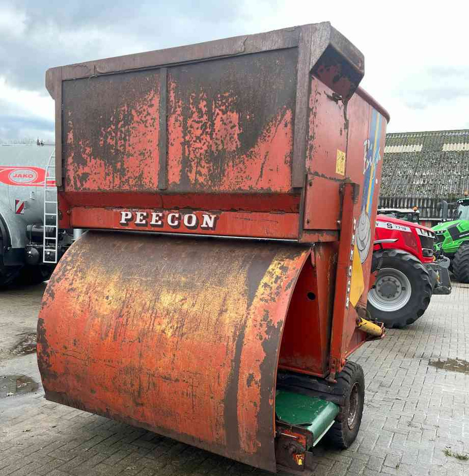 Peecon BIGA 10 voermengwagen, laadklep, voermachines - آلة خلط وتوزيع الأعلاف: صور 4 Peecon BIGA 10 voermengwagen, laadklep, voermachines - آلة خلط وتوزيع الأعلاف: صور 4