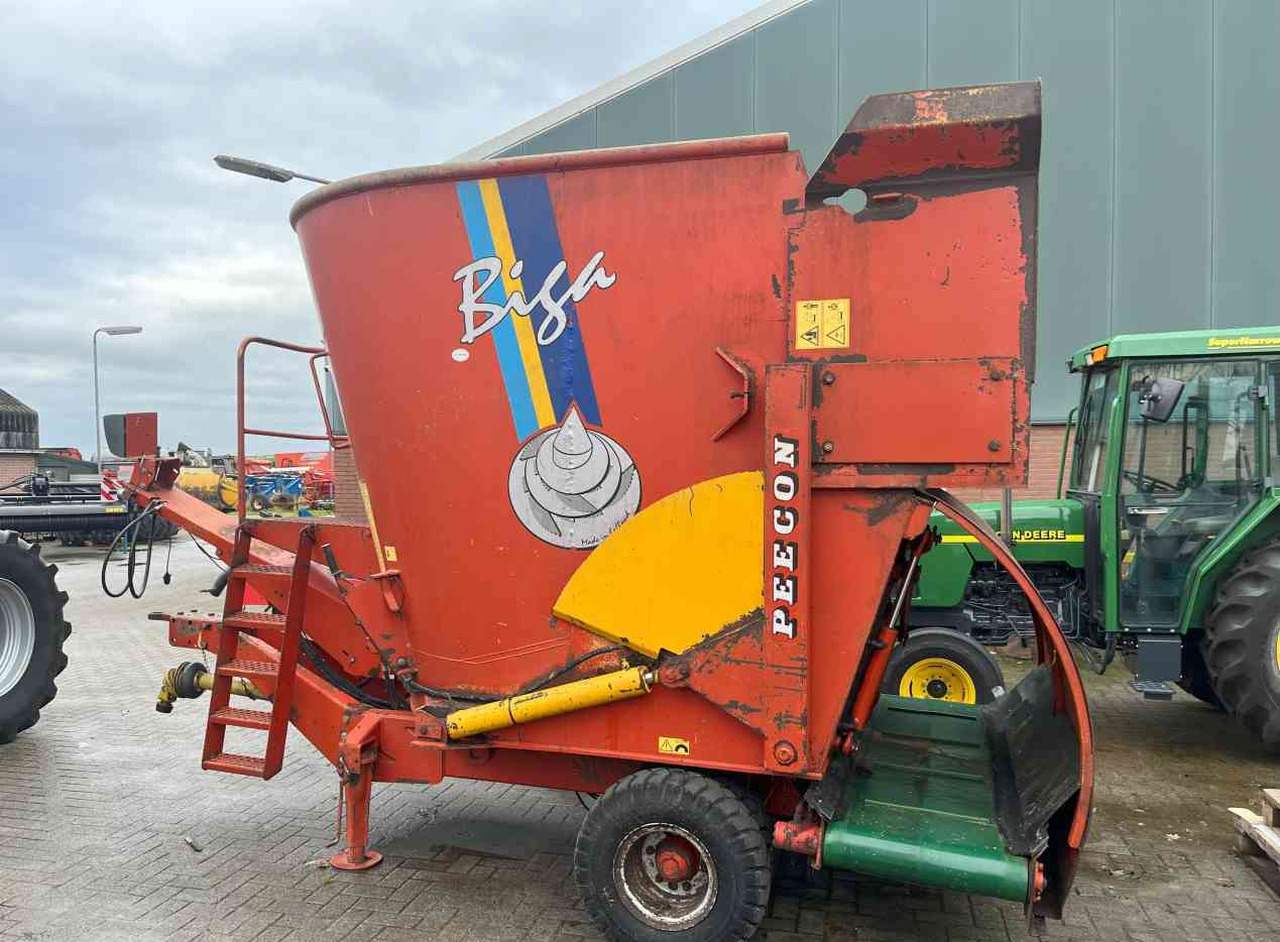 Peecon BIGA 10 voermengwagen, laadklep, voermachines - آلة خلط وتوزيع الأعلاف: صور 2 Peecon BIGA 10 voermengwagen, laadklep, voermachines - آلة خلط وتوزيع الأعلاف: صور 2