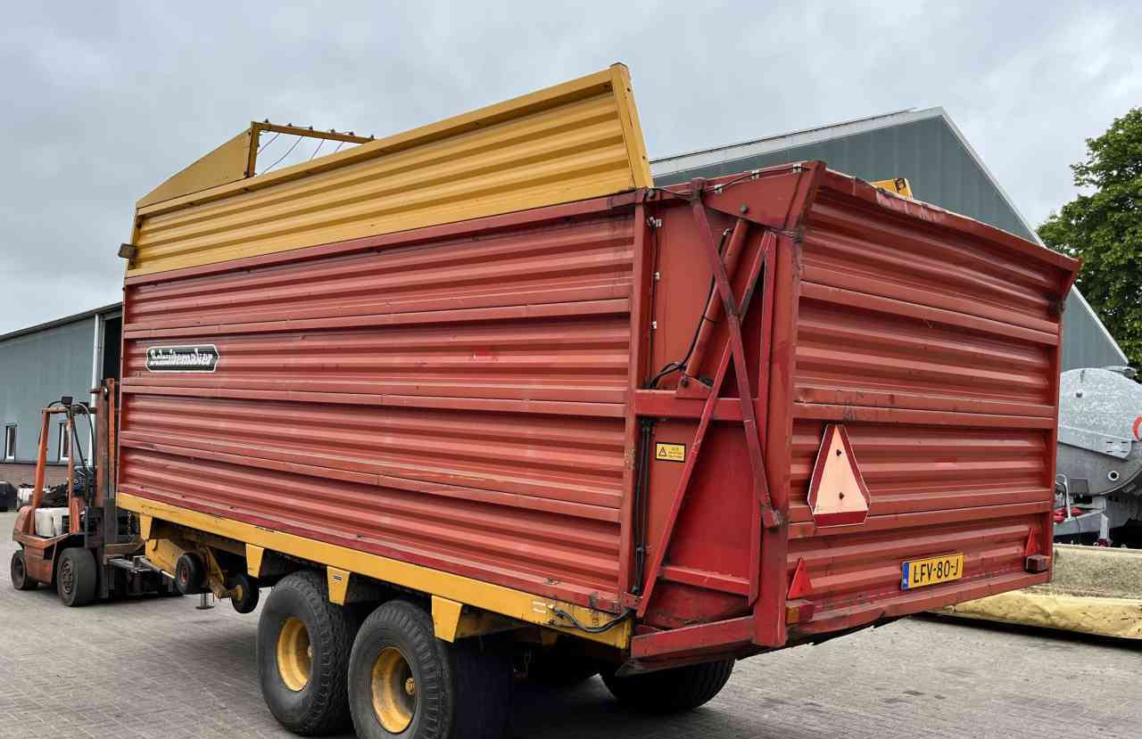 Schuitemaker Rapide 100 Ladewagen/Opraapwagen Weidebouwmachines - مقطورات الاعلاف: صور 3 Schuitemaker Rapide 100 Ladewagen/Opraapwagen Weidebouwmachines - مقطورات الاعلاف: صور 3