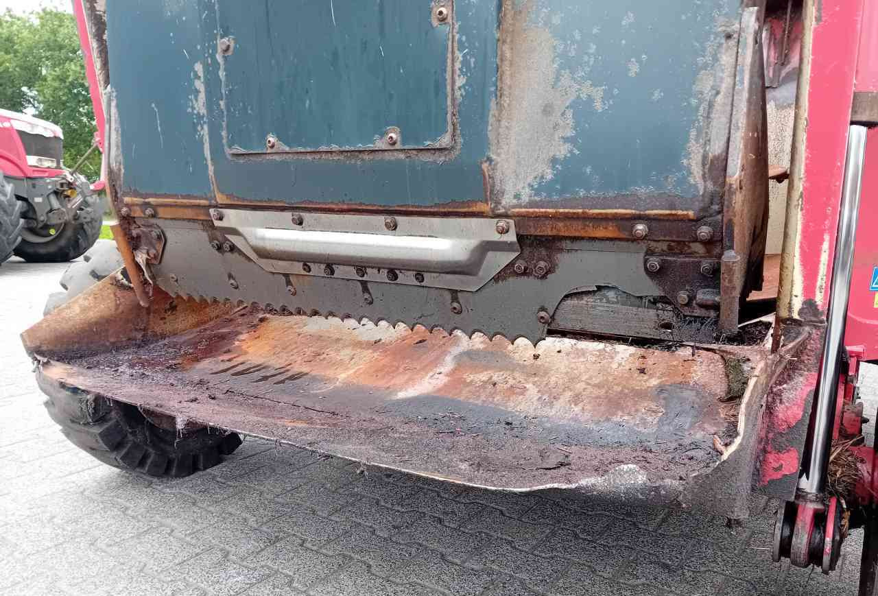 Trioliet Gigant 900 voermengwagen - آلة خلط وتوزيع الأعلاف: صور 4 Trioliet Gigant 900 voermengwagen - آلة خلط وتوزيع الأعلاف: صور 4