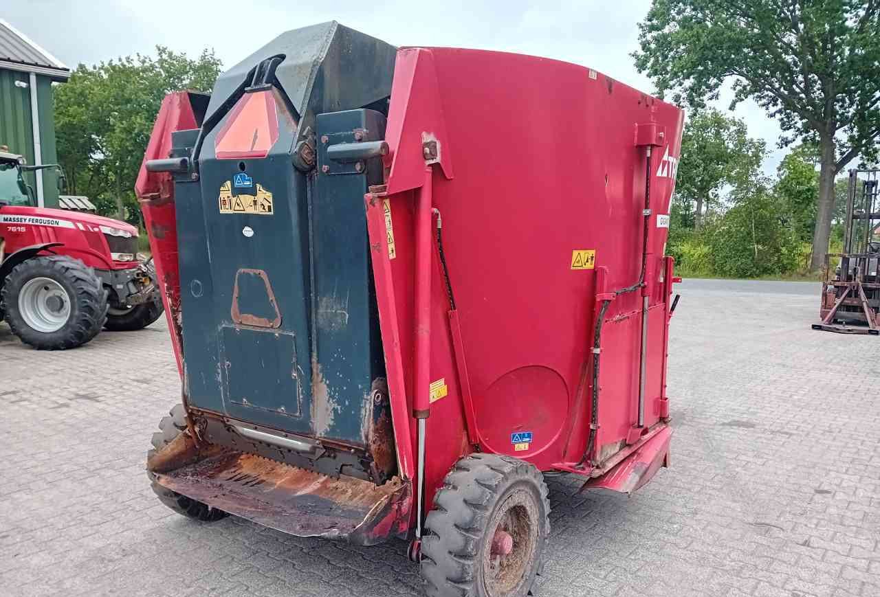 Trioliet Gigant 900 voermengwagen - آلة خلط وتوزيع الأعلاف: صور 3 Trioliet Gigant 900 voermengwagen - آلة خلط وتوزيع الأعلاف: صور 3