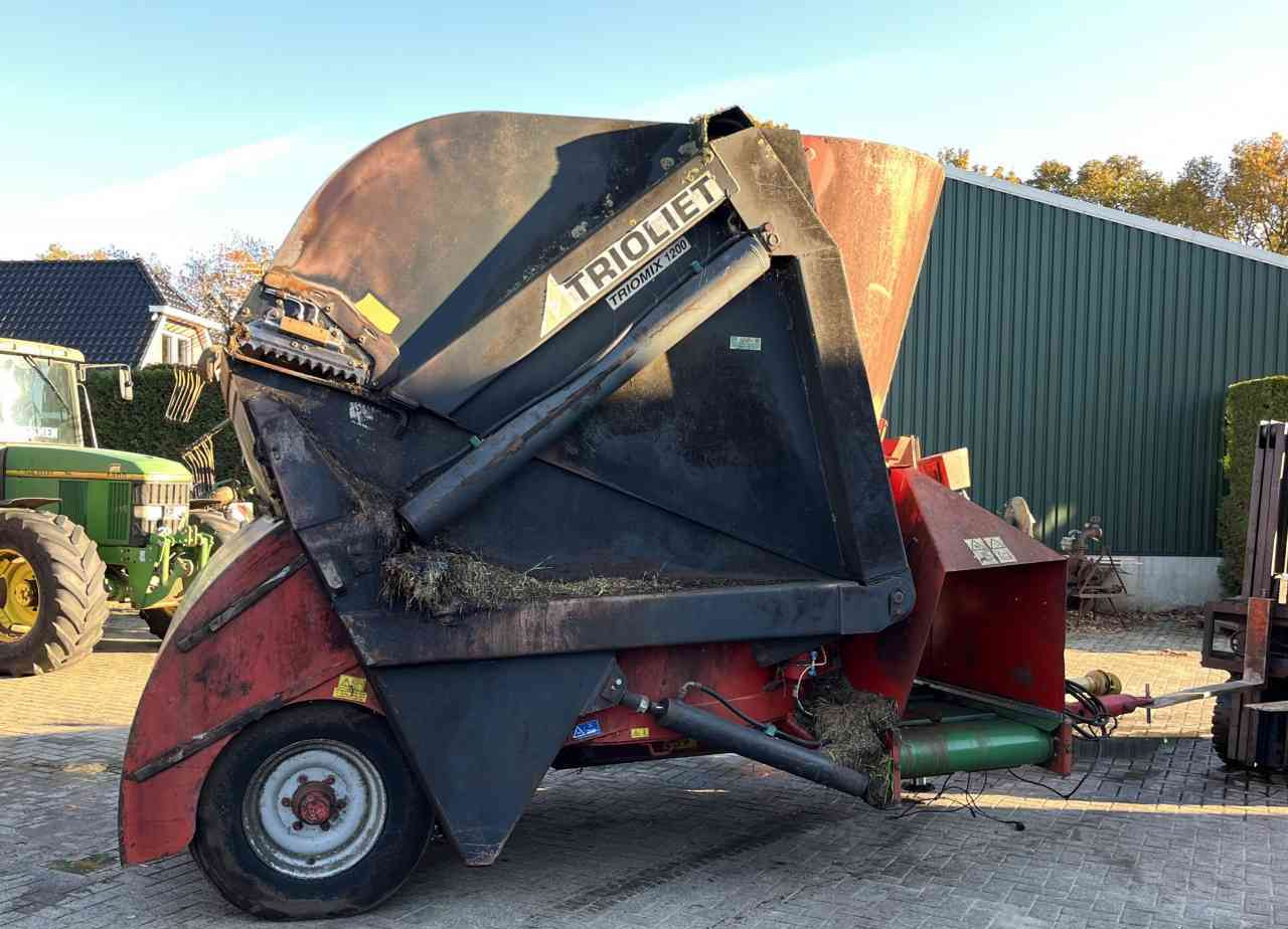 Trioliet Triomix 1200 zelfladende voermengwagen voermachines - آلة خلط وتوزيع الأعلاف: صور 2 Trioliet Triomix 1200 zelfladende voermengwagen voermachines - آلة خلط وتوزيع الأعلاف: صور 2