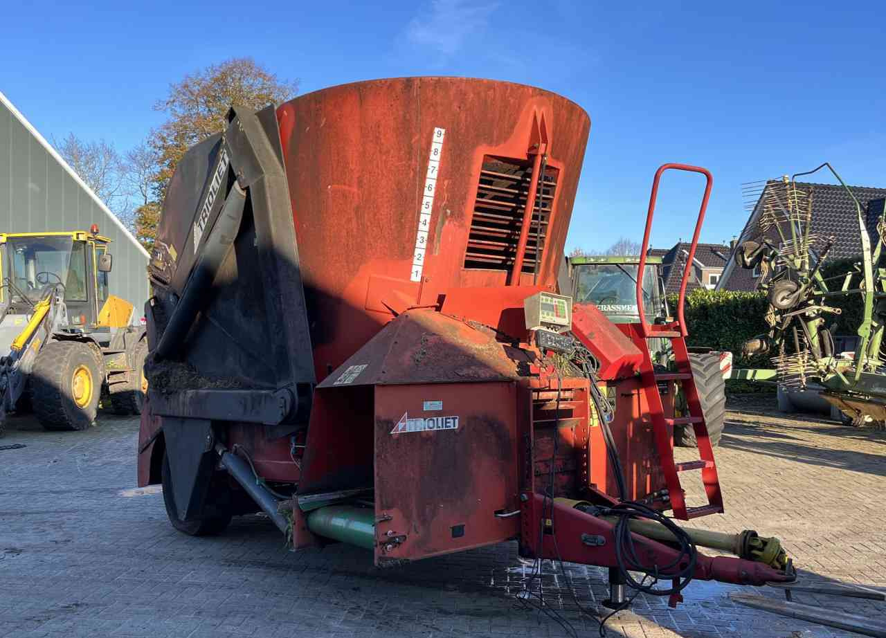 Trioliet Triomix 1200 zelfladende voermengwagen voermachines - آلة خلط وتوزيع الأعلاف: صور 1 Trioliet Triomix 1200 zelfladende voermengwagen voermachines - آلة خلط وتوزيع الأعلاف: صور 1