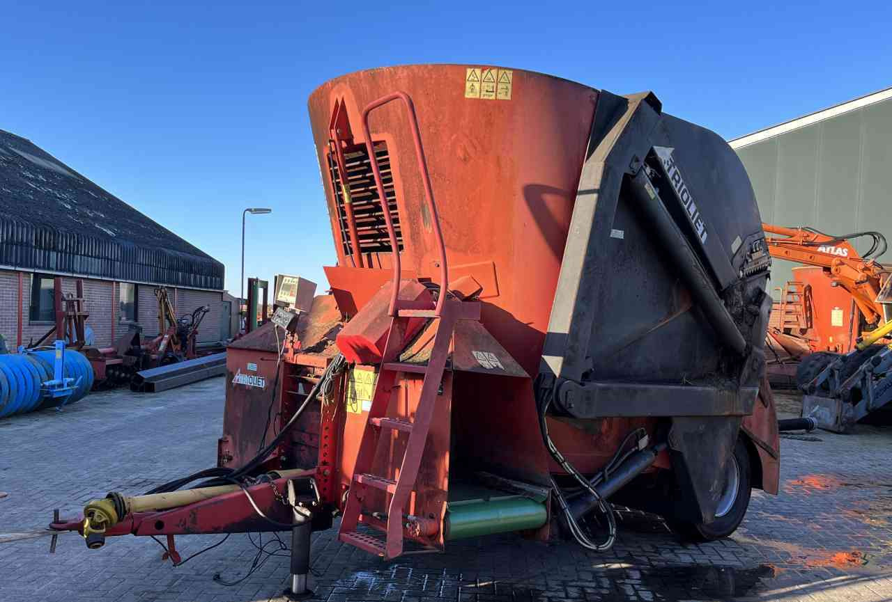 Trioliet Triomix 1200 zelfladende voermengwagen voermachines - آلة خلط وتوزيع الأعلاف: صور 5 Trioliet Triomix 1200 zelfladende voermengwagen voermachines - آلة خلط وتوزيع الأعلاف: صور 5