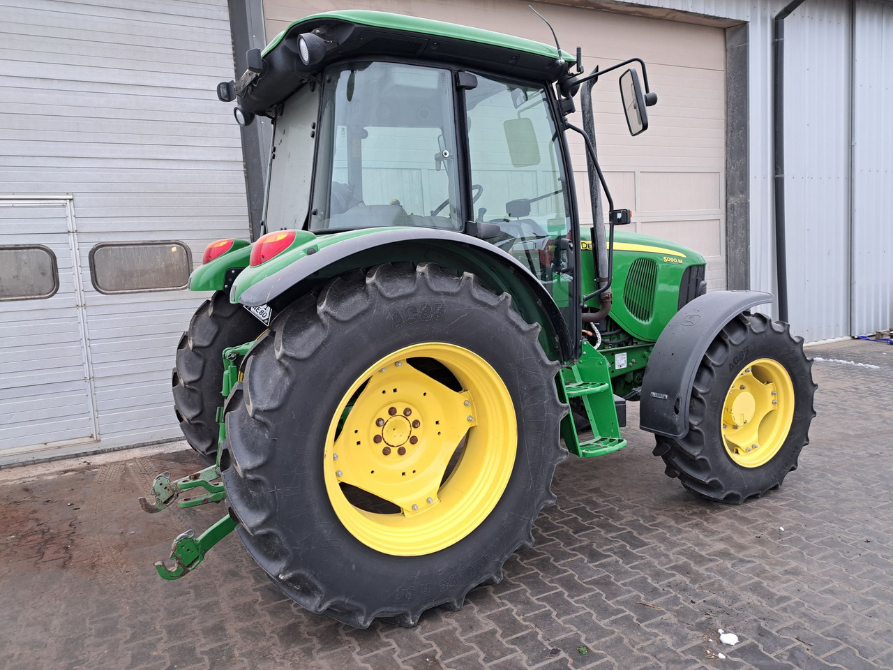 Ciągnik John Deere 5090m - جرار: صور 4 Ciągnik John Deere 5090m - جرار: صور 4