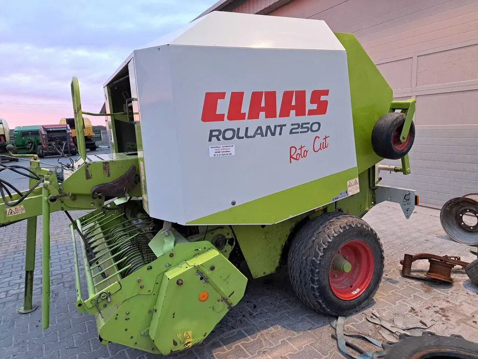 PRASA ROLUJĄCA CLAAS ROLLANT 250 RC 255 - مكبس القش الدائري: صور 1 PRASA ROLUJĄCA CLAAS ROLLANT 250 RC 255 - مكبس القش الدائري: صور 1