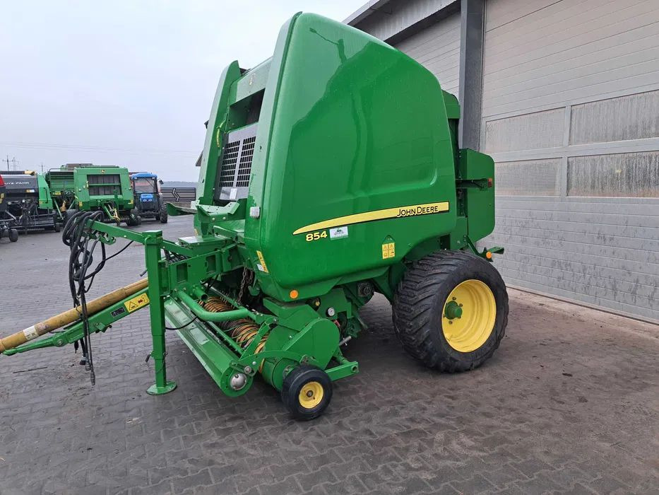 Prasa rolująca John Deere 854 - مكبس القش الدائري: صور 1 Prasa rolująca John Deere 854 - مكبس القش الدائري: صور 1