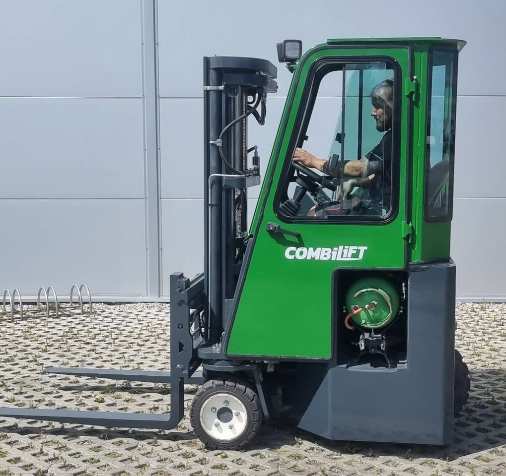Combilift CB 2500 LPG - شاحنة المناولة رباعية الاتجاهات: صور 5 Combilift CB 2500 LPG - شاحنة المناولة رباعية الاتجاهات: صور 5