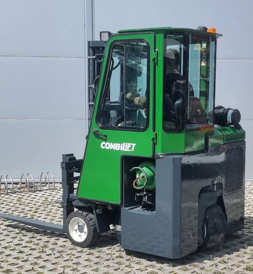 Combilift CB 2500 LPG - شاحنة المناولة رباعية الاتجاهات: صور 1 Combilift CB 2500 LPG - شاحنة المناولة رباعية الاتجاهات: صور 1
