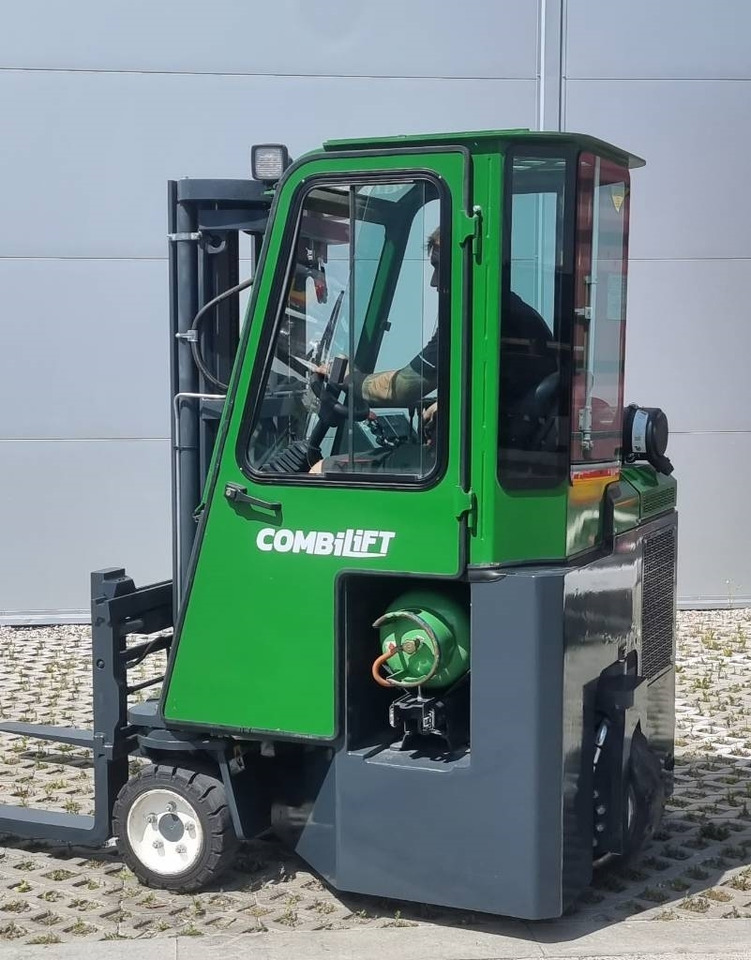 Combilift CB 2500 LPG - شاحنة المناولة رباعية الاتجاهات: صور 4 Combilift CB 2500 LPG - شاحنة المناولة رباعية الاتجاهات: صور 4
