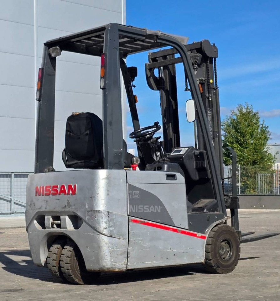 Nissan 1N1L 15Q - رافعة شوكية كهربائية: صور 4 Nissan 1N1L 15Q - رافعة شوكية كهربائية: صور 4