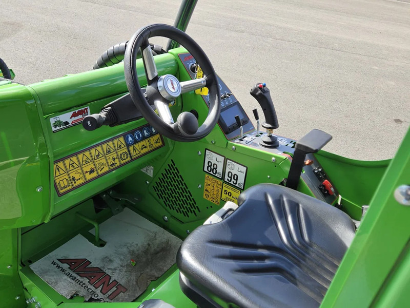 اللودر المجنزر صغير Avant 735i Rental mini-shovel: صور 19