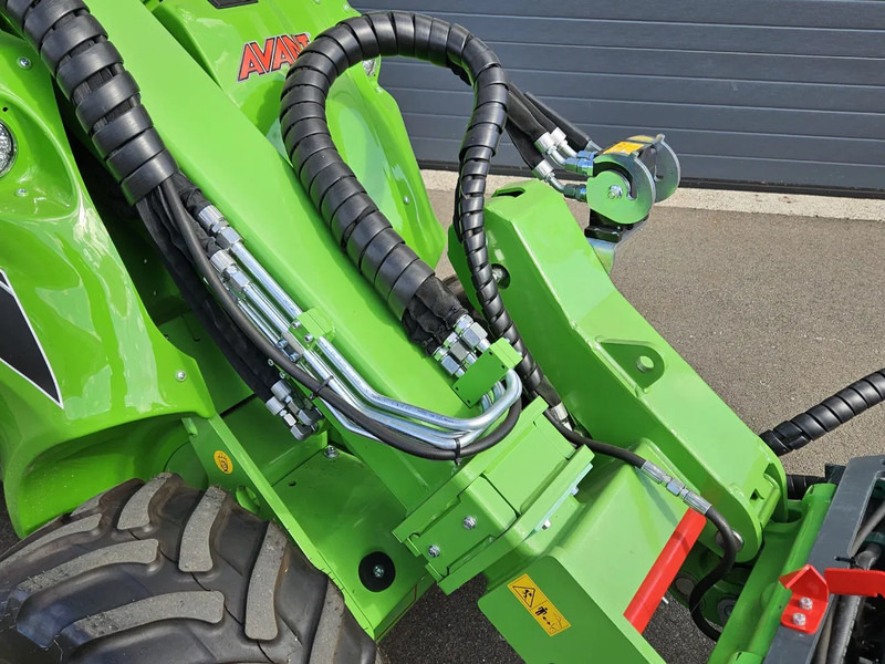 اللودر المجنزر صغير Avant 735i Rental mini-shovel: صور 16