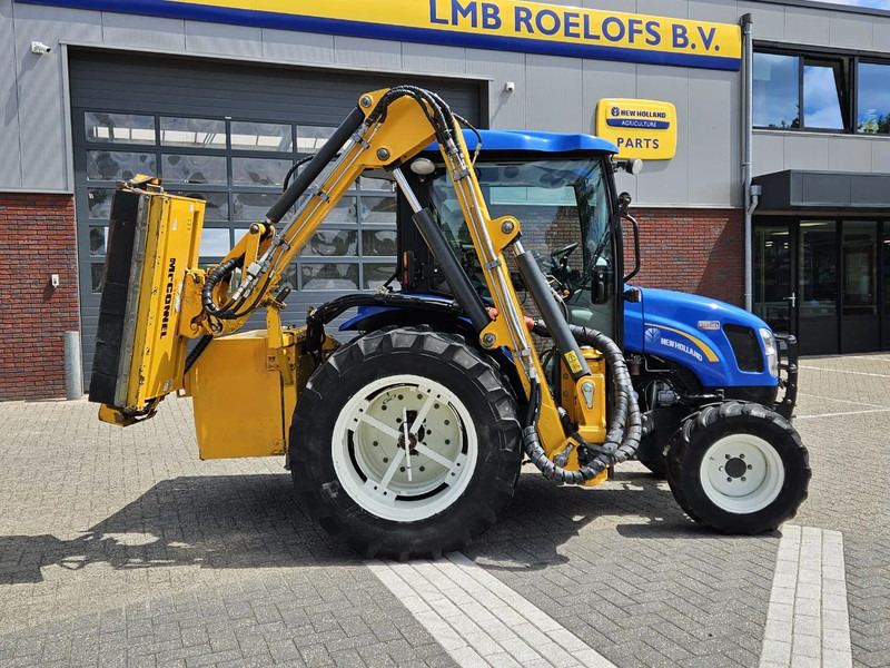 New Holland Boomer 3050 met Bos Maaiarm - جرار صغير: صور 3 New Holland Boomer 3050 met Bos Maaiarm - جرار صغير: صور 3