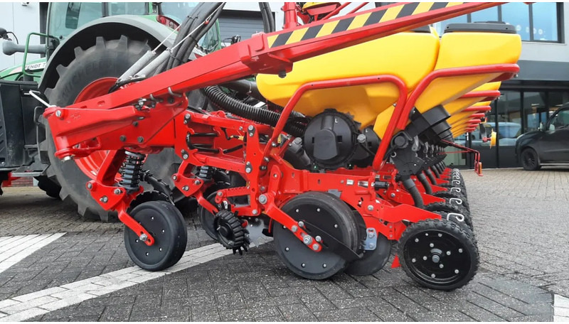 Vaderstad Tempo V 8 - آلات البذر والغرس والشتل: صور 5 Vaderstad Tempo V 8 - آلات البذر والغرس والشتل: صور 5