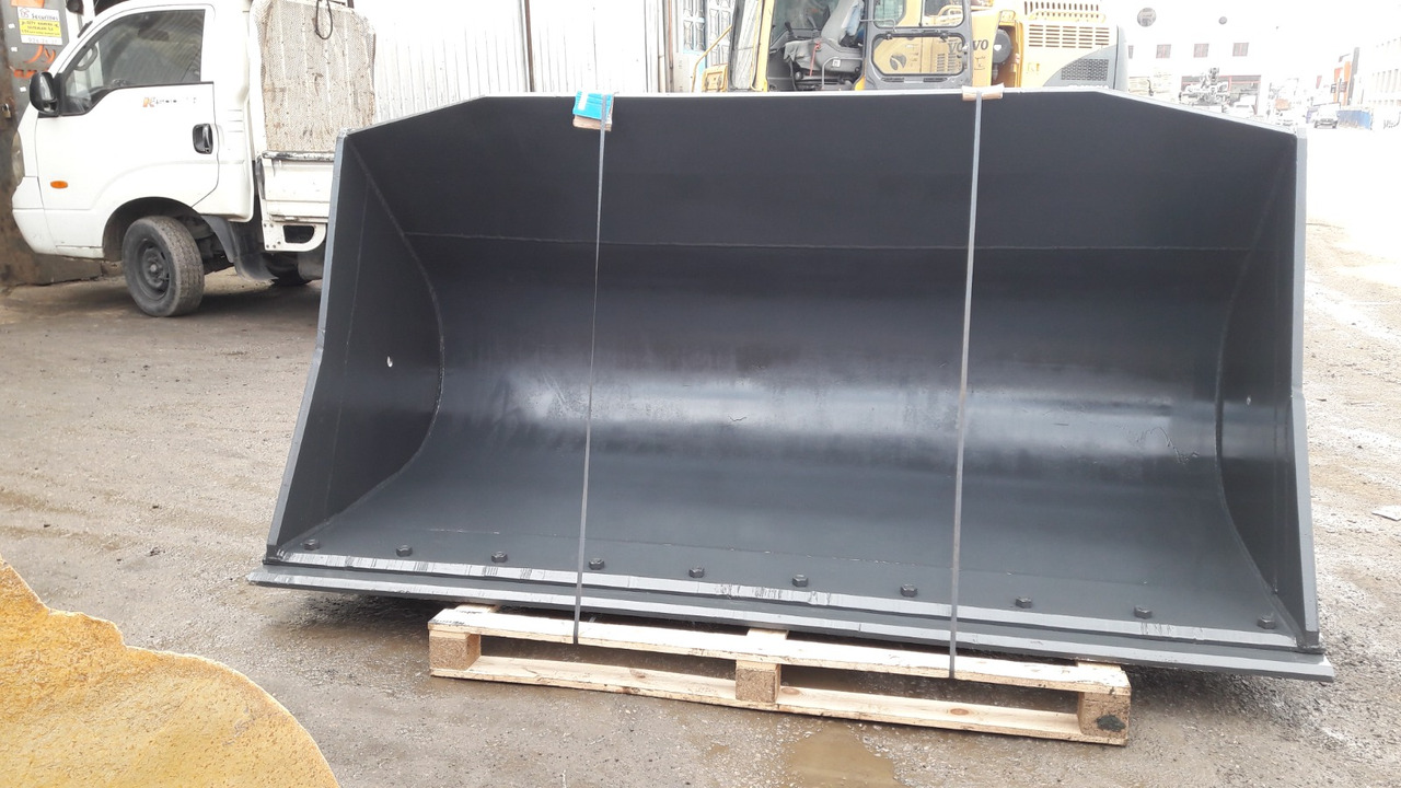 Hyundai HL770 - بكت شيول - آلات البناء: صور 1 Hyundai HL770 - بكت شيول - آلات البناء: صور 1