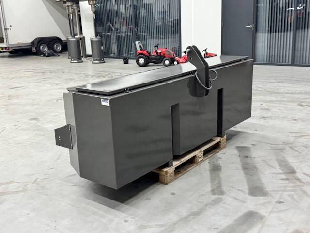 Fendt Frontkist, opbergbox - قطع الغيار - الآلات والماكينات الزراعية: صور 3 Fendt Frontkist, opbergbox - قطع الغيار - الآلات والماكينات الزراعية: صور 3