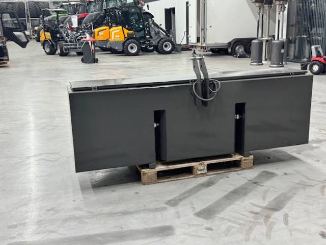 Fendt Frontkist, opbergbox - قطع الغيار - الآلات والماكينات الزراعية: صور 1 Fendt Frontkist, opbergbox - قطع الغيار - الآلات والماكينات الزراعية: صور 1