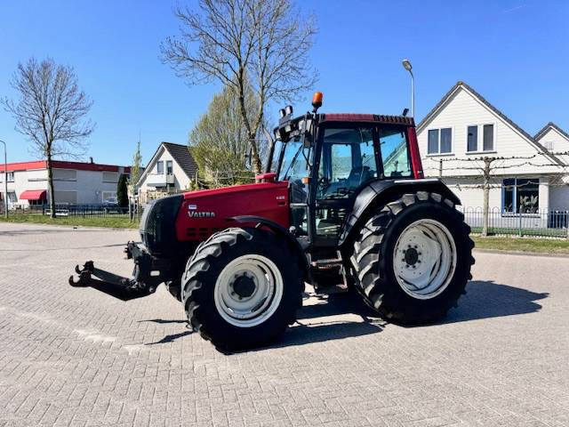 Valtra 6400, Luchtremmen, Fronthef, Frontaftakas - جرار: صور 2 Valtra 6400, Luchtremmen, Fronthef, Frontaftakas - جرار: صور 2