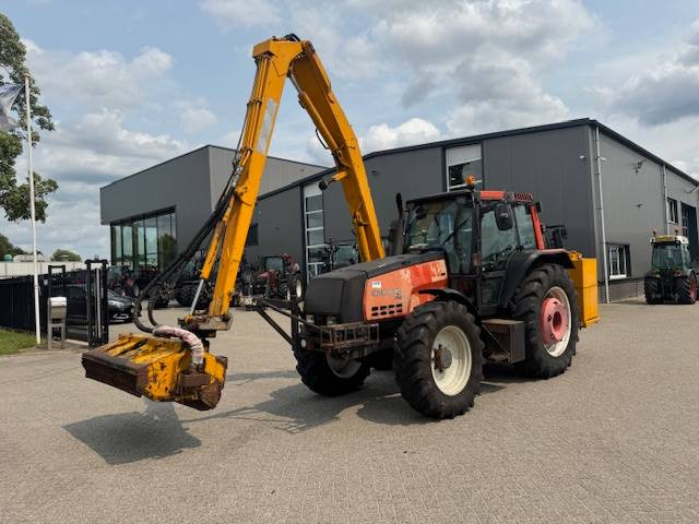 Valtra 8150 hitech met Bos maaiarm met klepelmaaier - جرار: صور 3 Valtra 8150 hitech met Bos maaiarm met klepelmaaier - جرار: صور 3