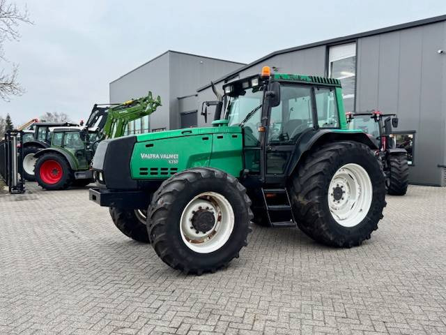 Valtra 8350 Hitech - جرار: صور 2 Valtra 8350 Hitech - جرار: صور 2