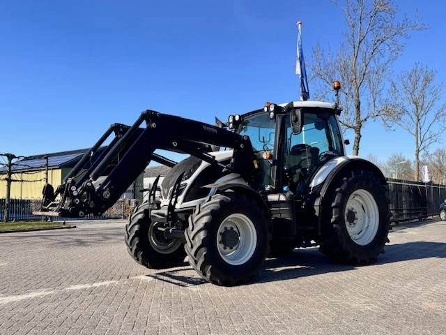 Valtra N104 Hitech5 met voorlader 4700 uur! - جرار: صور 3 Valtra N104 Hitech5 met voorlader 4700 uur! - جرار: صور 3