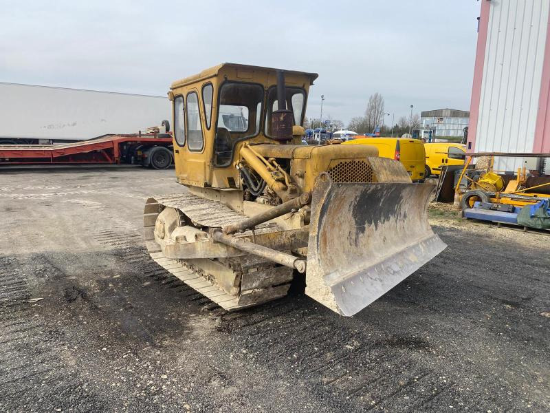 Caterpillar D4D - بلدوزر: صور 1 Caterpillar D4D - بلدوزر: صور 1